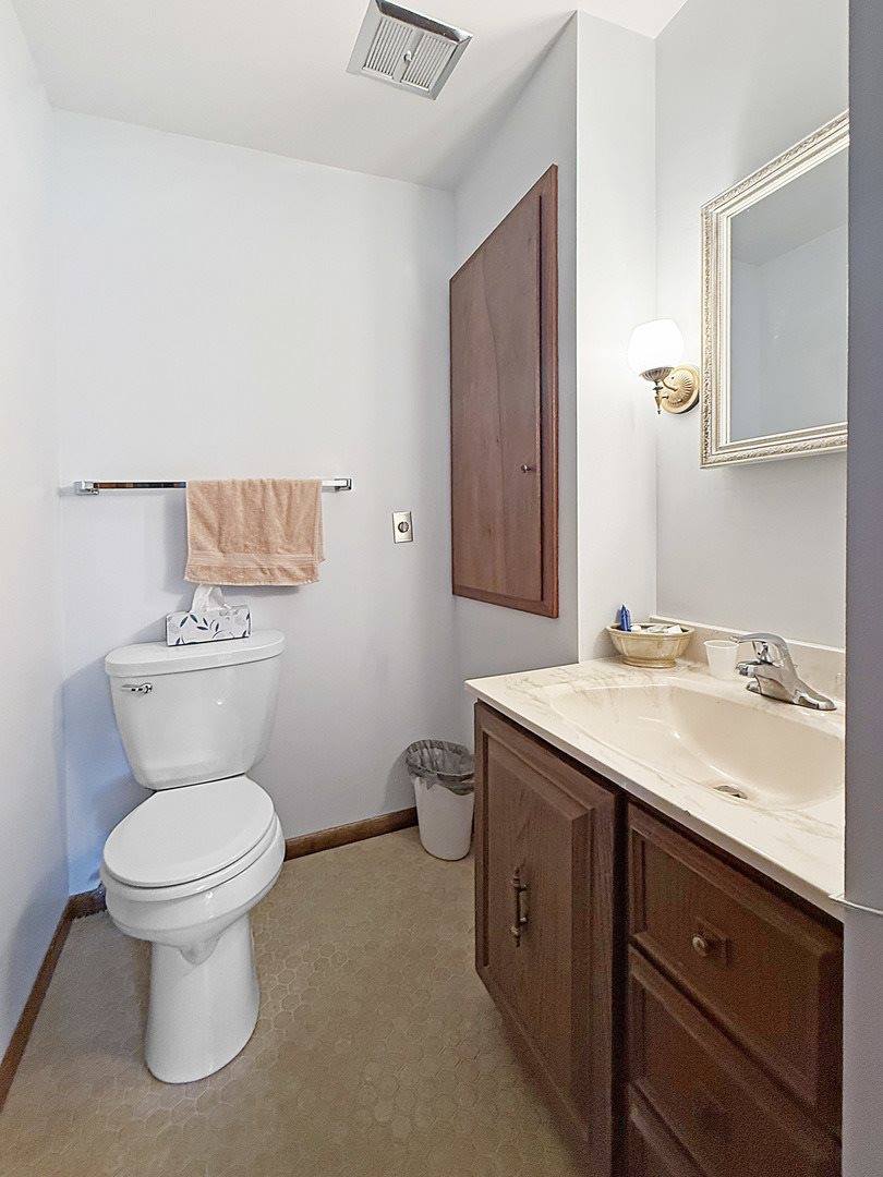 610 South 2nd Avenue, Forreston, IL 61030