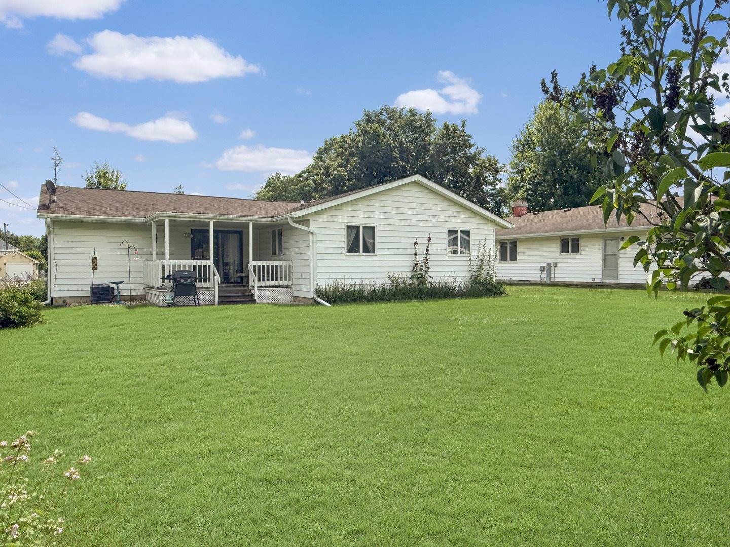 610 South 2nd Avenue, Forreston, IL 61030