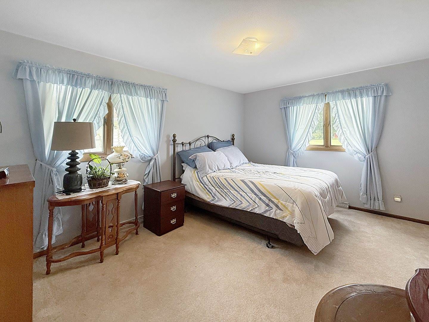 610 South 2nd Avenue, Forreston, IL 61030