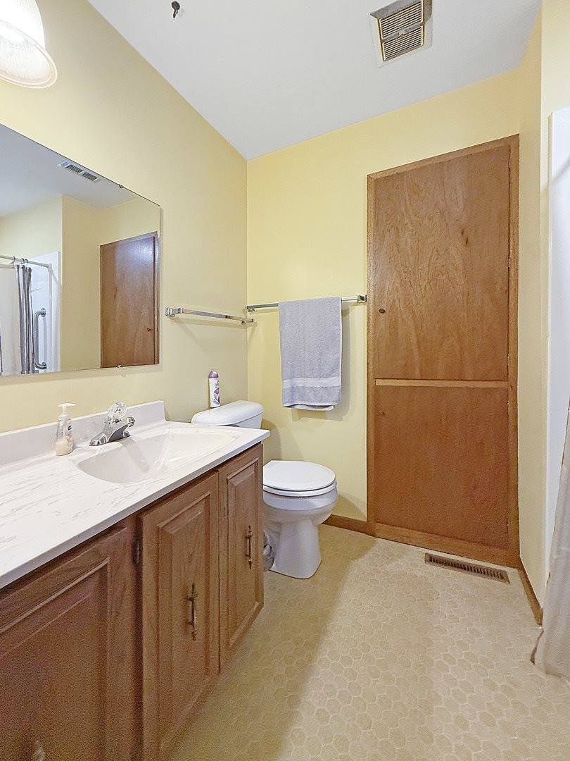 610 South 2nd Avenue, Forreston, IL 61030