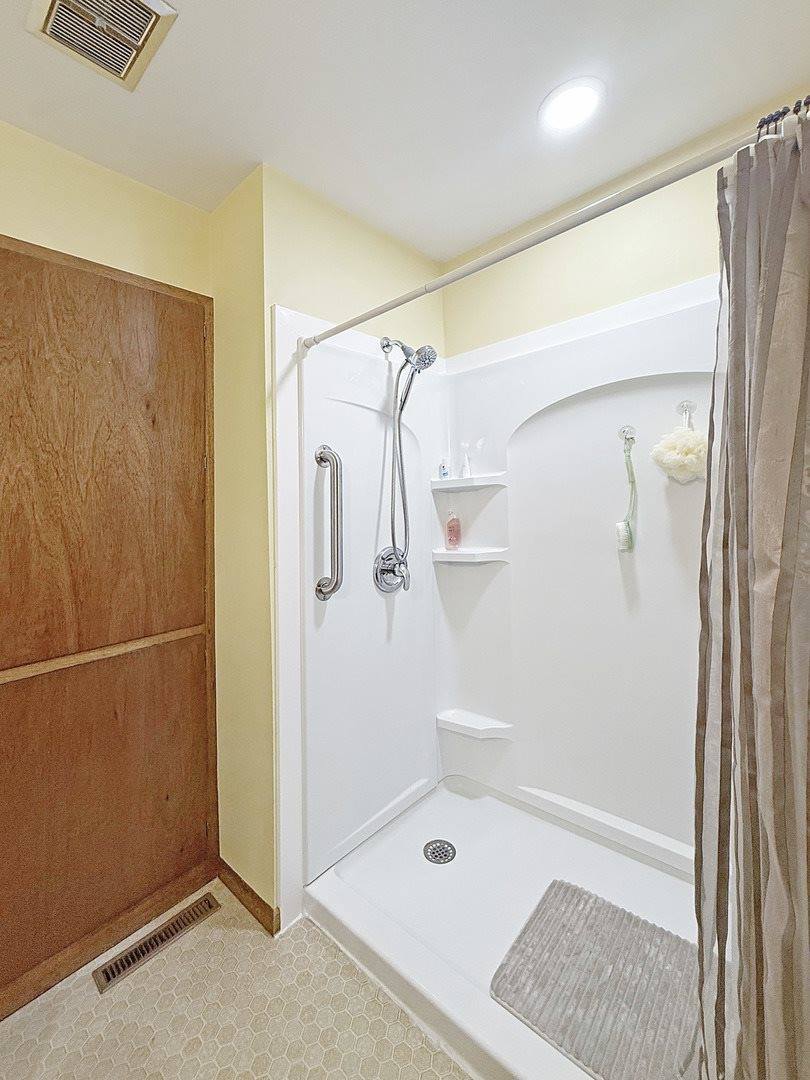 610 South 2nd Avenue, Forreston, IL 61030