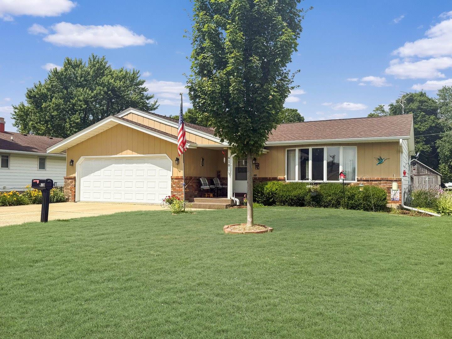 610 South 2nd Avenue, Forreston, IL 61030