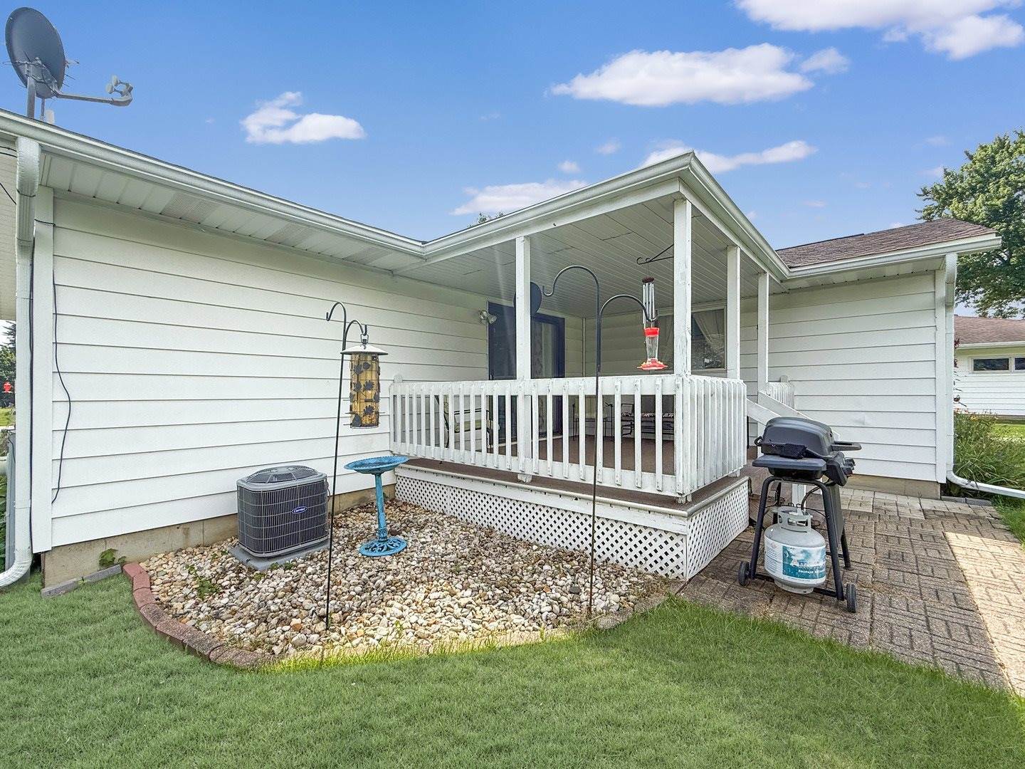 610 South 2nd Avenue, Forreston, IL 61030