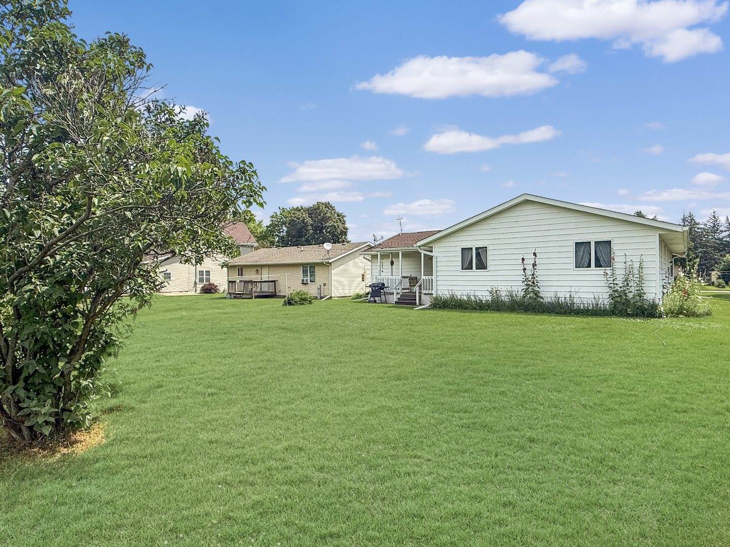 610 South 2nd Avenue, Forreston, IL 61030