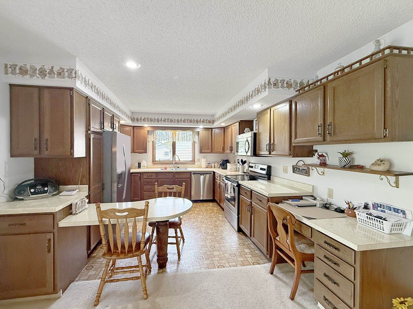 610 South 2nd Avenue, Forreston, IL 61030