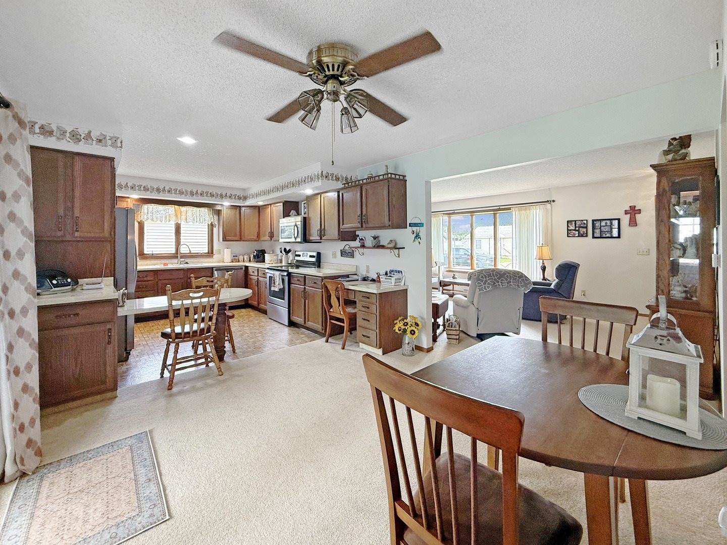 610 South 2nd Avenue, Forreston, IL 61030