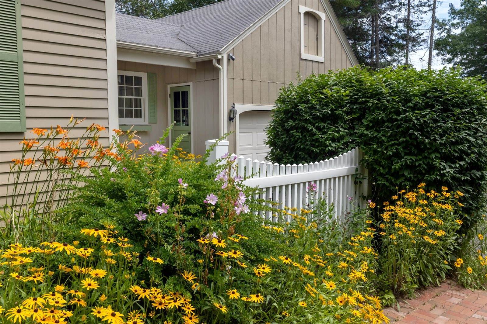 18 Canoe Club Road, Hampden, ME 04444