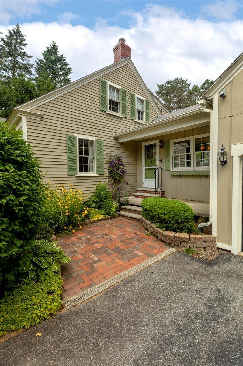 18 Canoe Club Road, Hampden, ME 04444