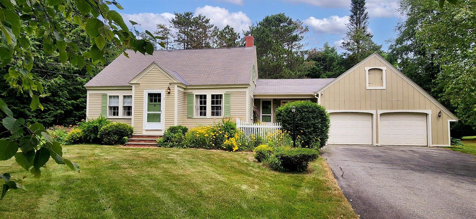 18 Canoe Club Road, Hampden, ME 04444