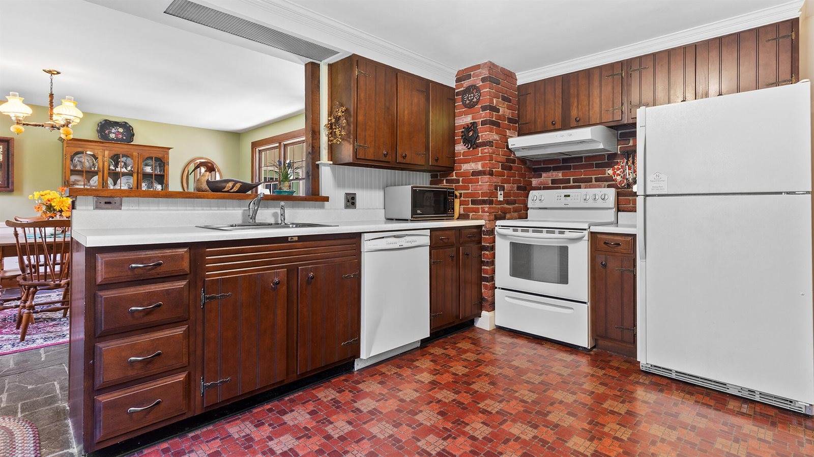 18 Canoe Club Road, Hampden, ME 04444