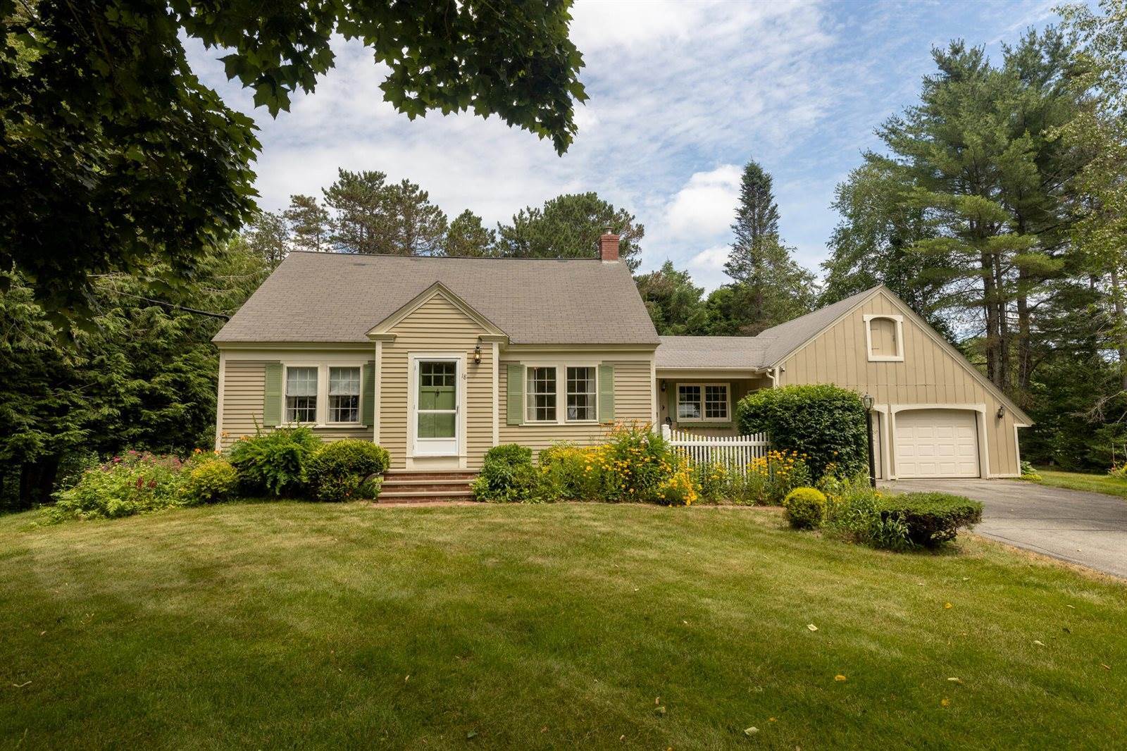 18 Canoe Club Road, Hampden, ME 04444