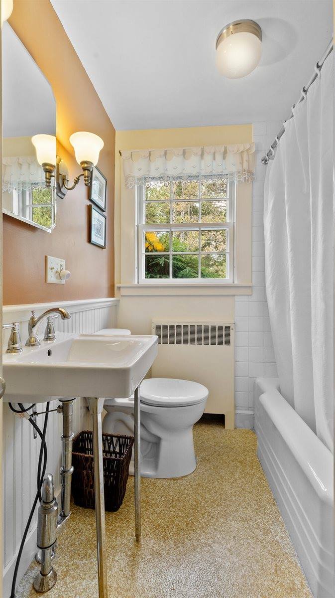 18 Canoe Club Road, Hampden, ME 04444