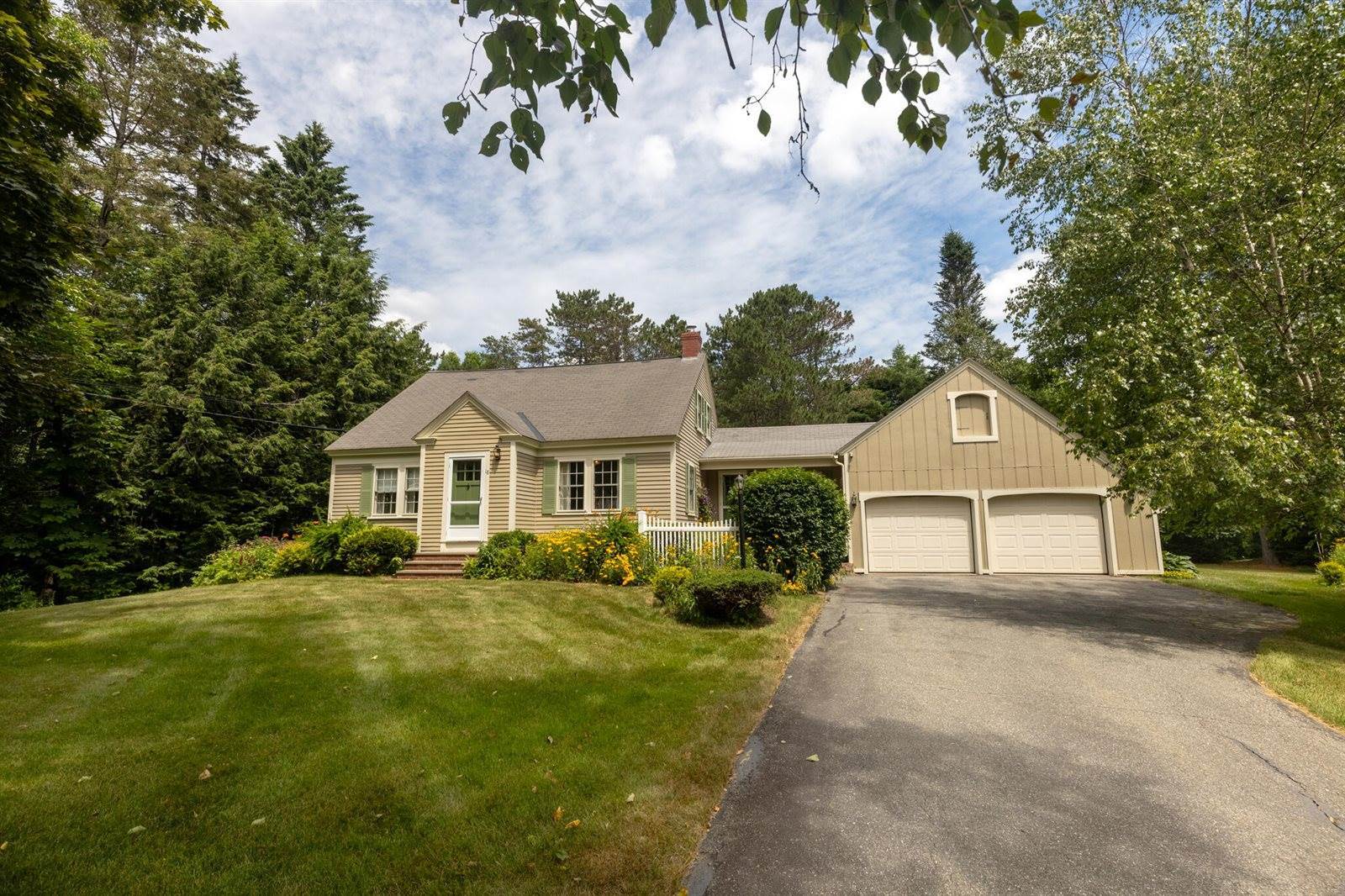 18 Canoe Club Road, Hampden, ME 04444