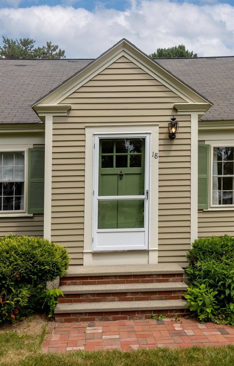 18 Canoe Club Road, Hampden, ME 04444