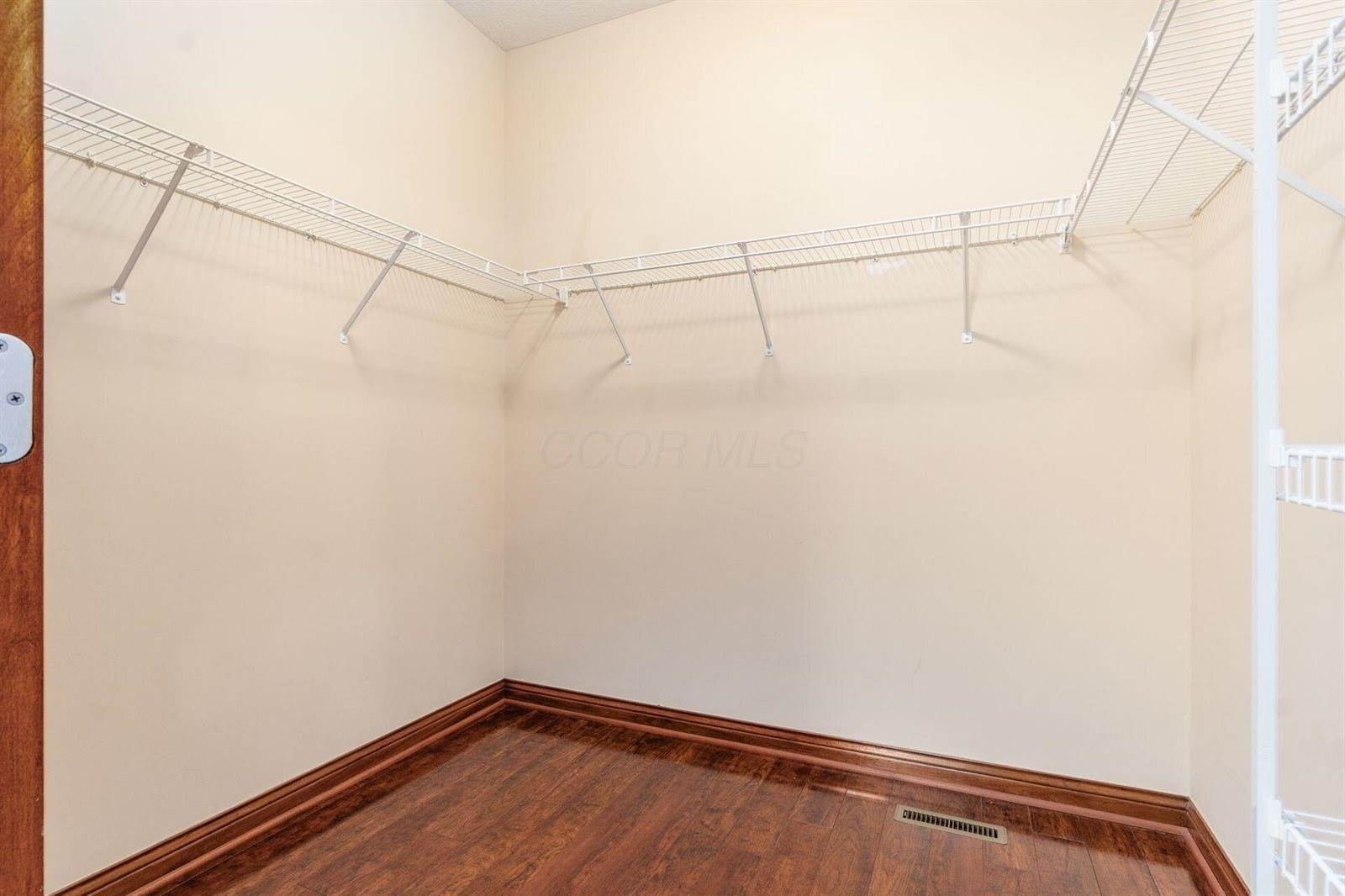 6923 Bishops Crossing Circle, Dublin, OH 43016