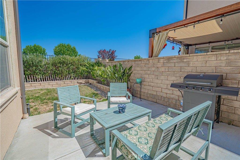 22027 Propello Drive, Saugus, CA 91350