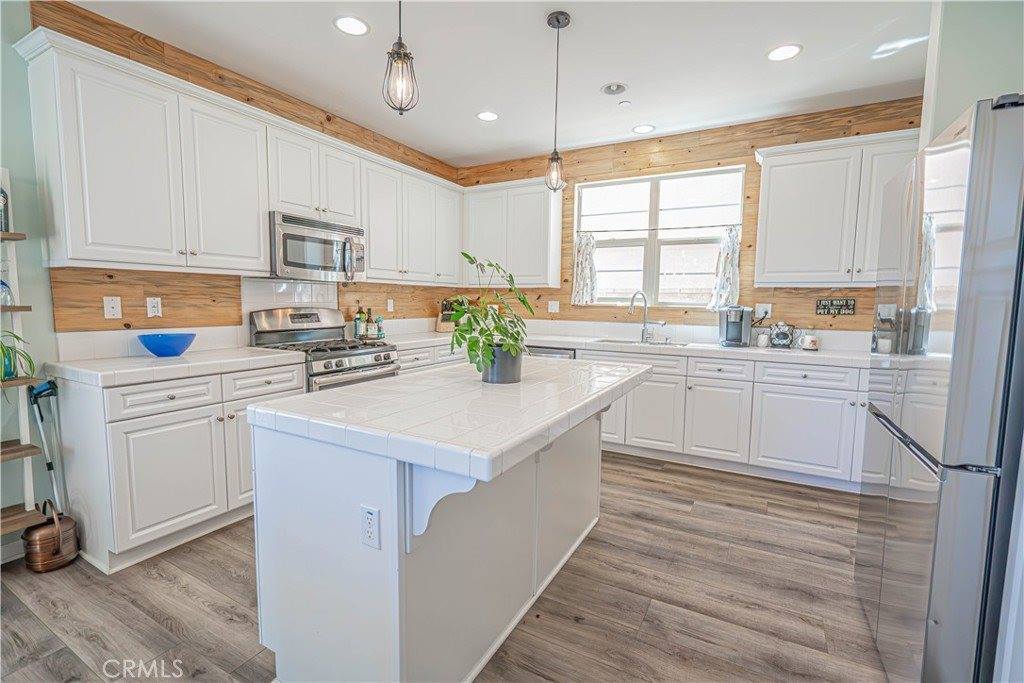 22027 Propello Drive, Saugus, CA 91350