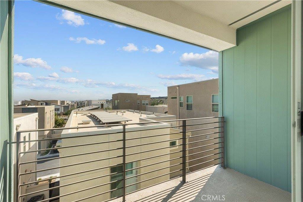 27422 Pioneer Court, Valencia, CA 91381