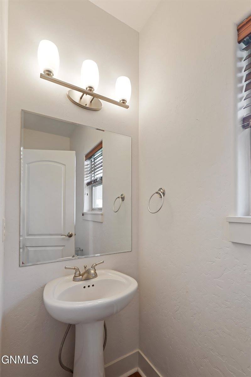 2806 25th Street West, Williston, ND 58801