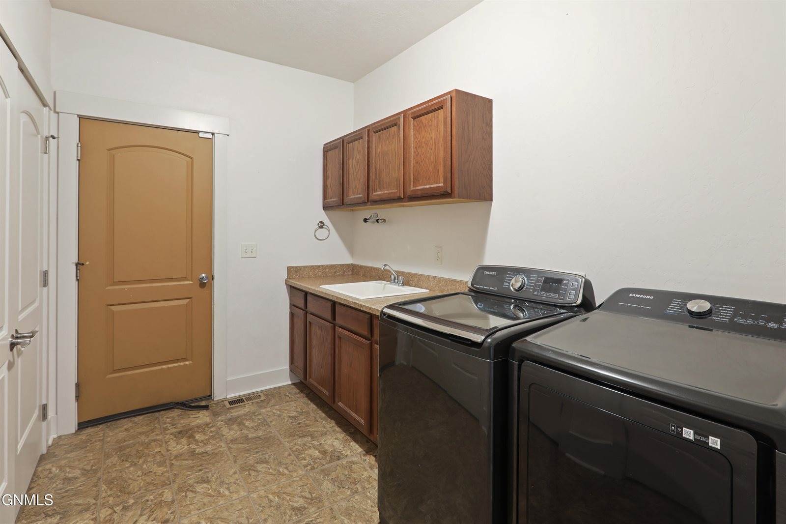 2806 25th Street West, Williston, ND 58801