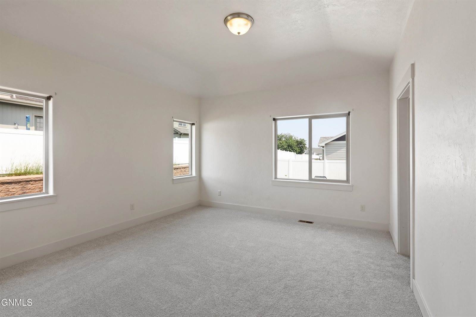 2806 25th Street West, Williston, ND 58801