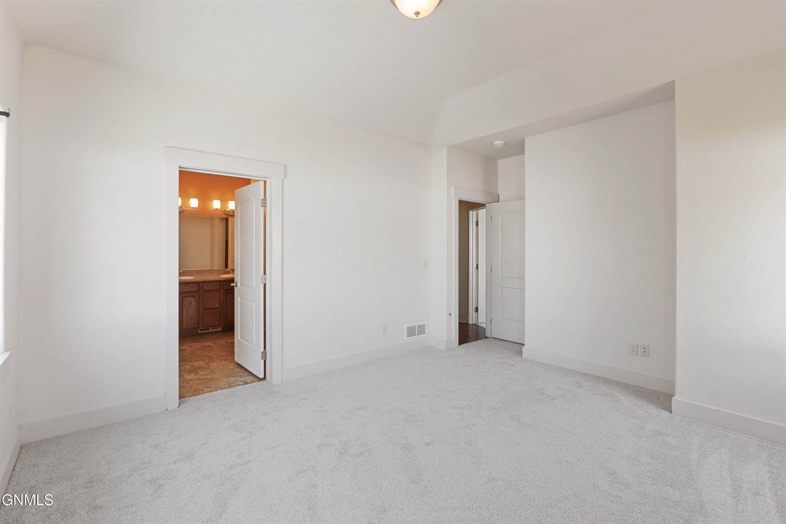 2806 25th Street West, Williston, ND 58801