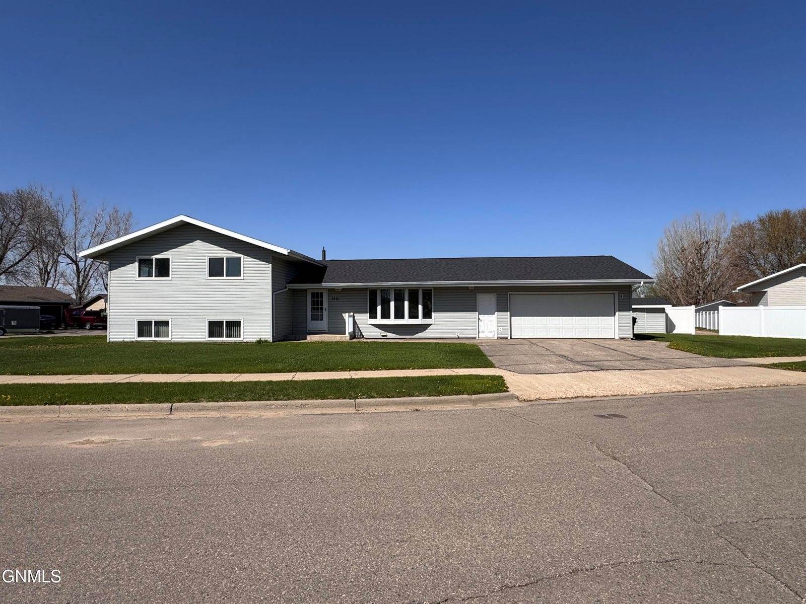 1201 Sioux Street, Williston, ND 58801