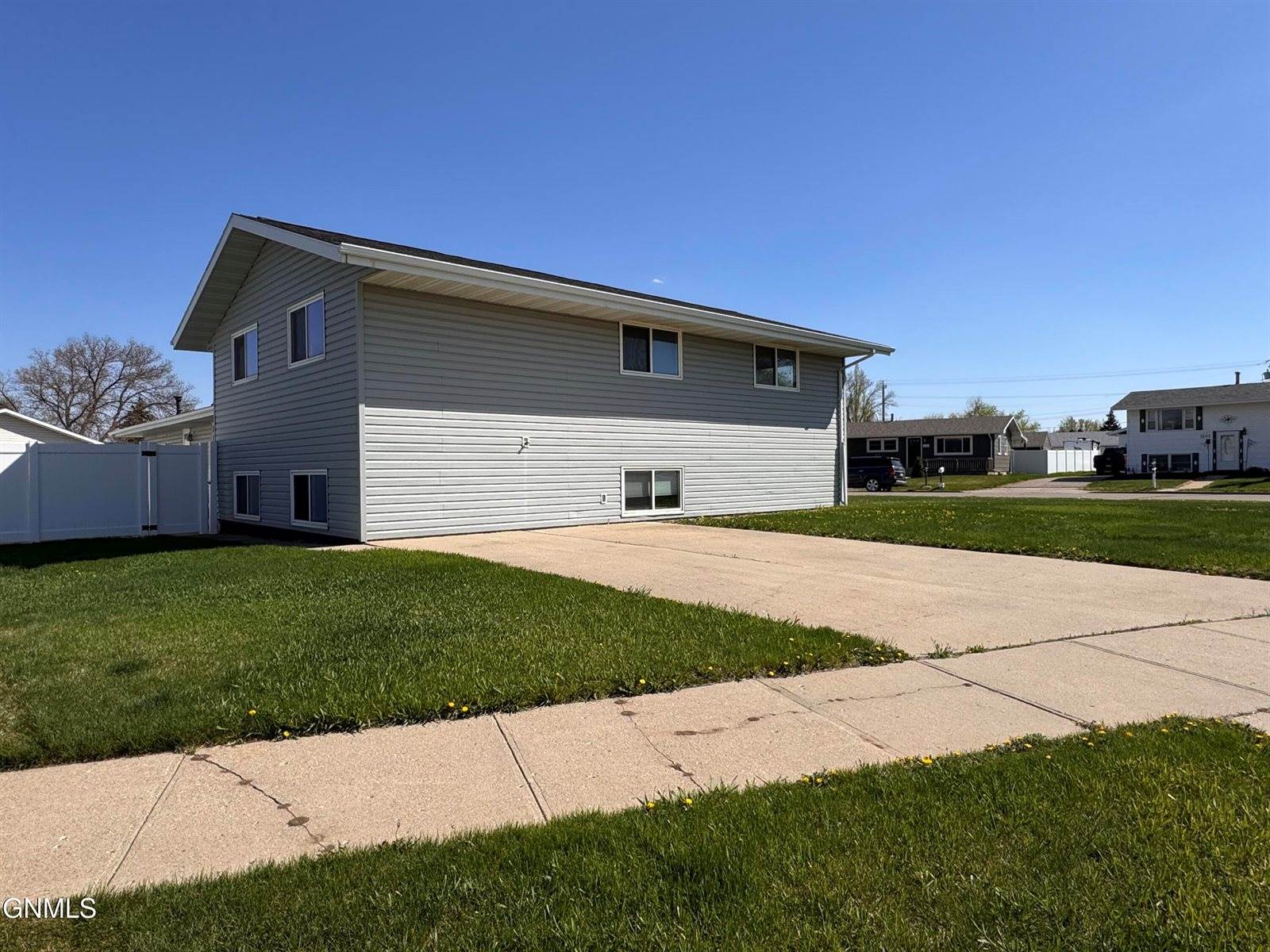 1201 Sioux Street, Williston, ND 58801
