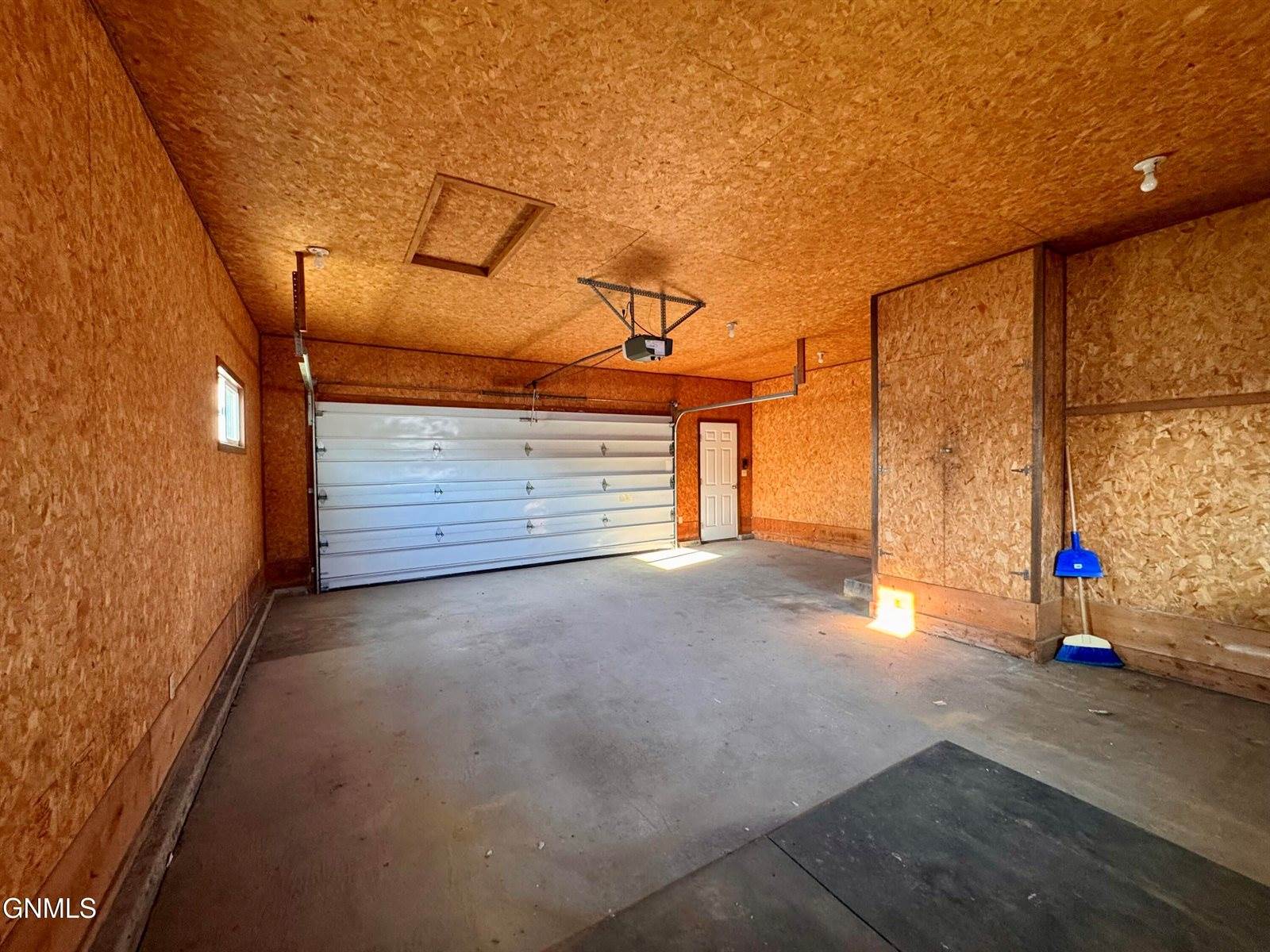 1201 Sioux Street, Williston, ND 58801