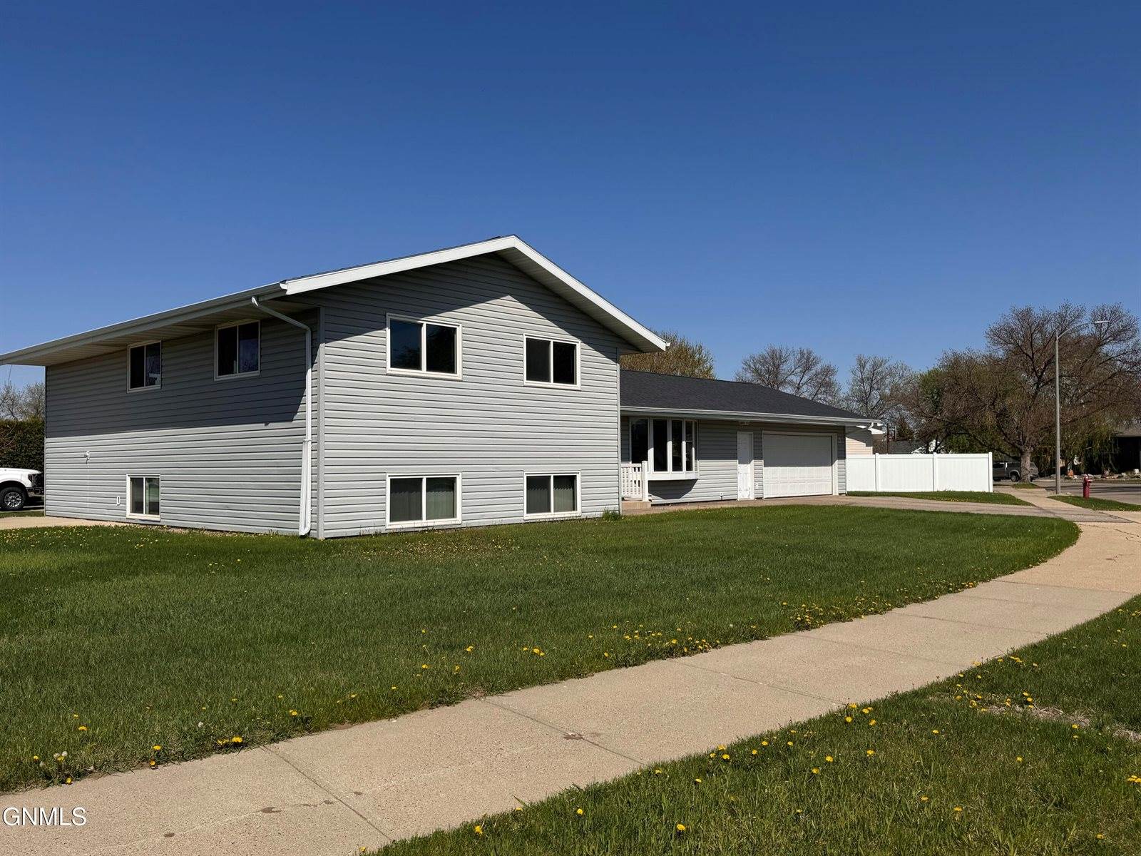 1201 Sioux Street, Williston, ND 58801