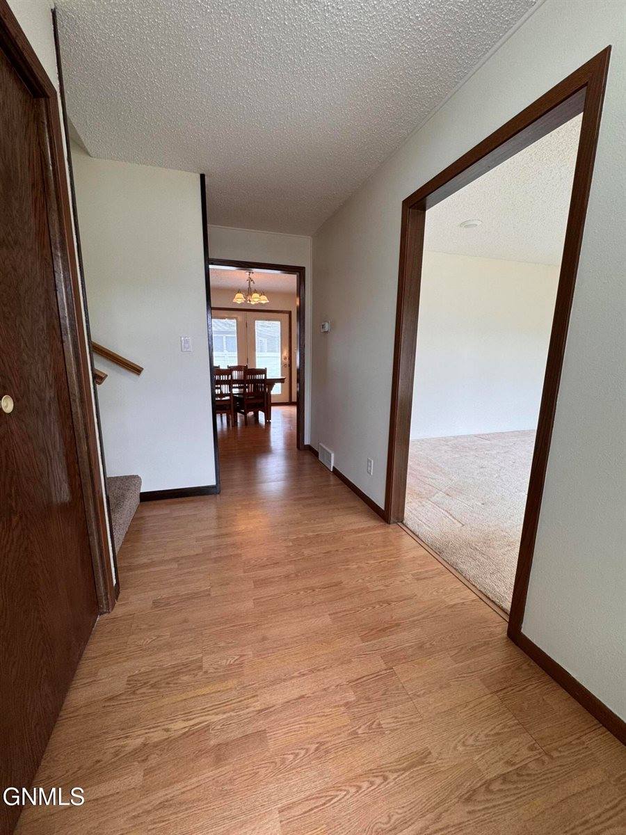 1201 Sioux Street, Williston, ND 58801