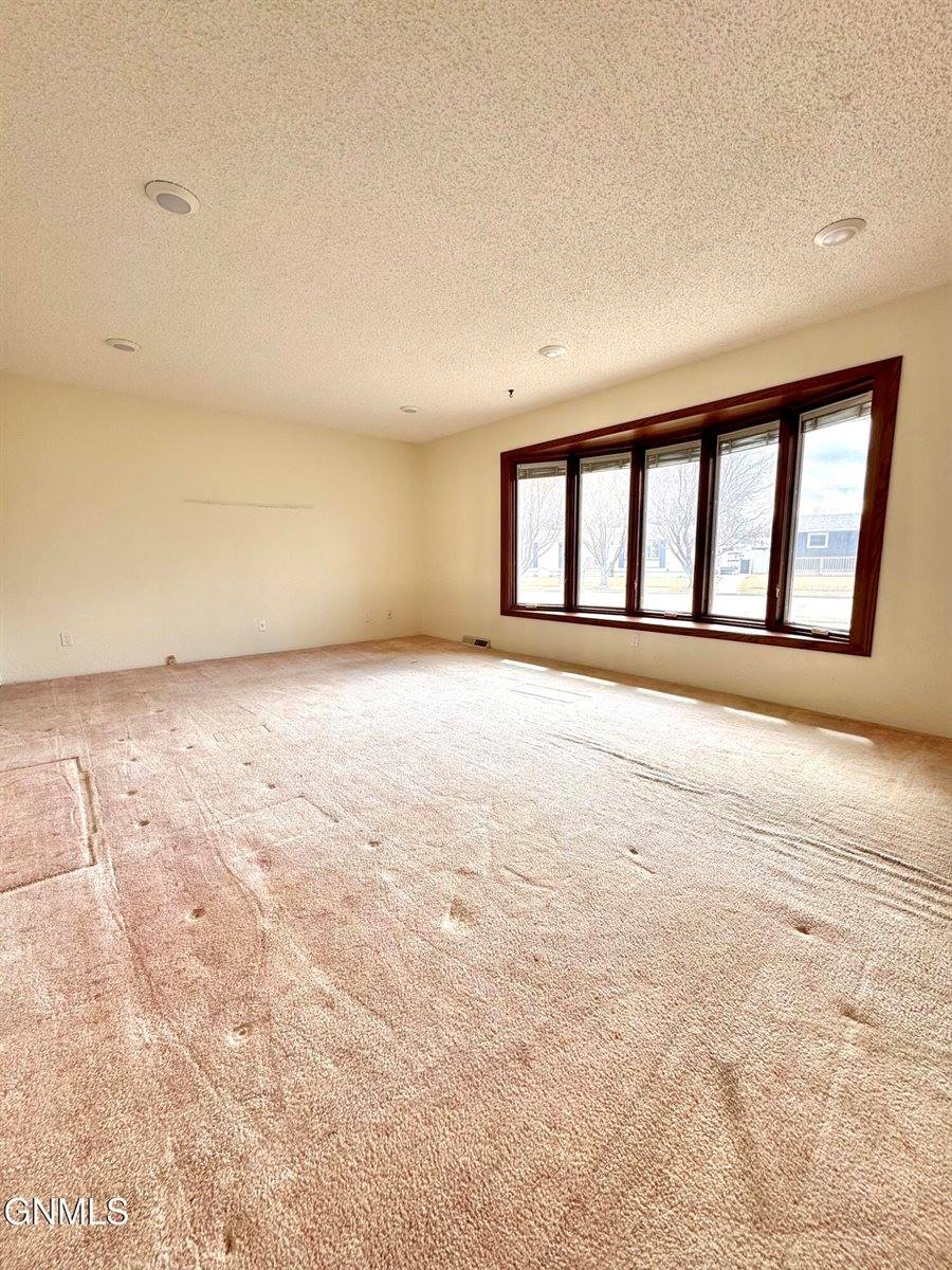 1201 Sioux Street, Williston, ND 58801