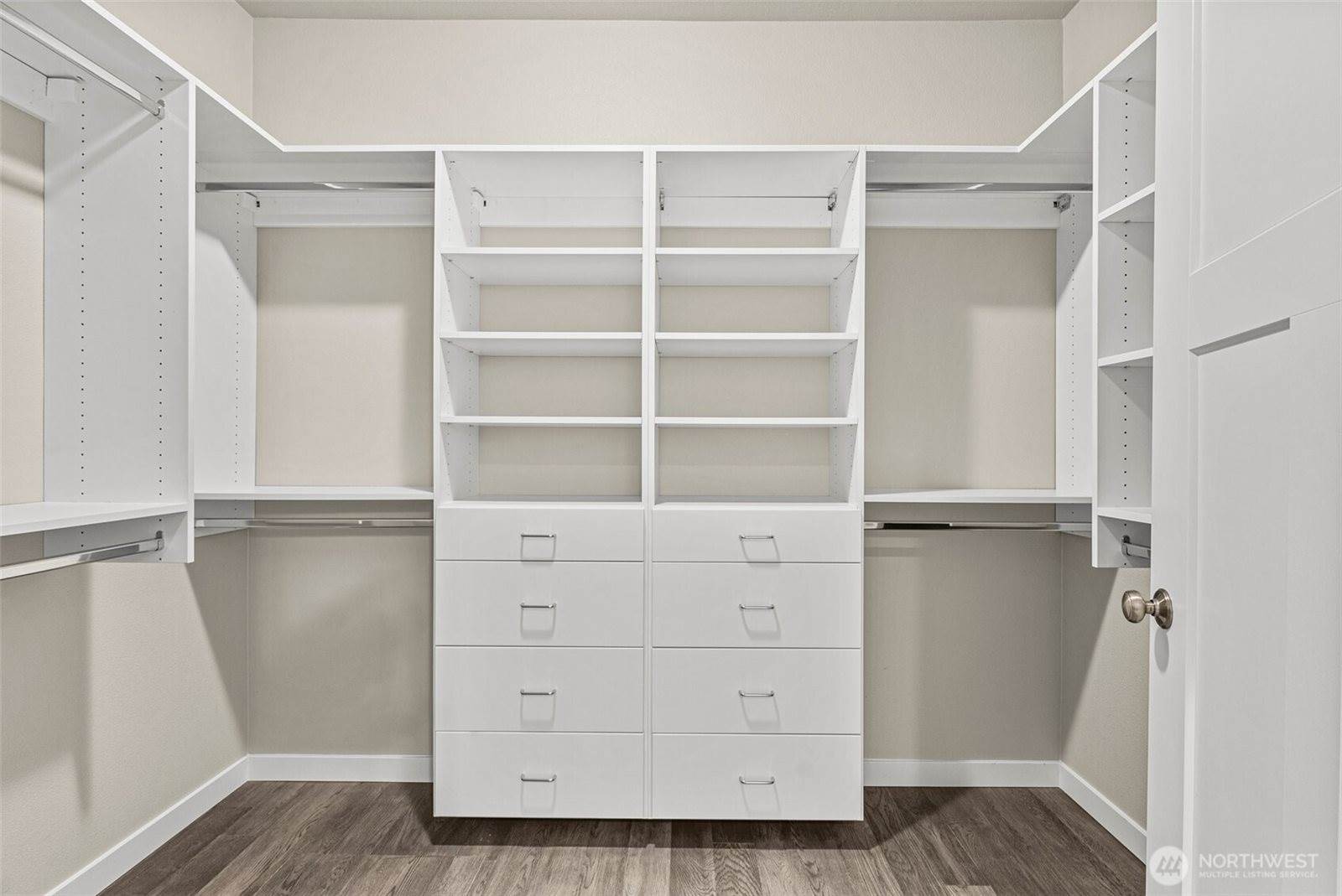 5704 Waldron Court NE, Lacey, WA 98516