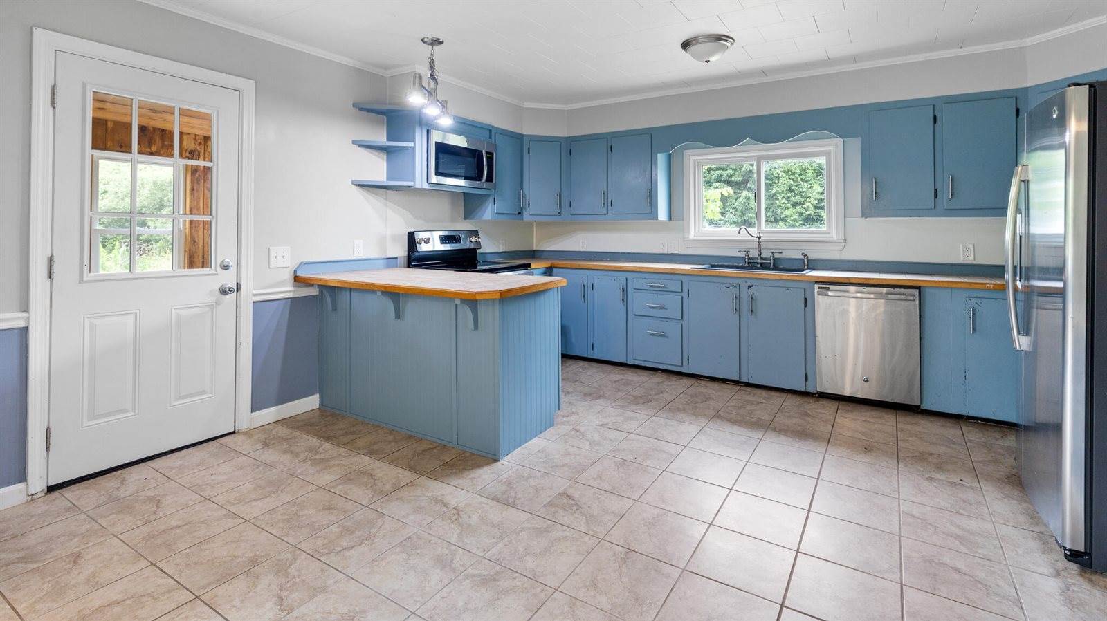 2300 Hudson Road, Hudson, ME 04449