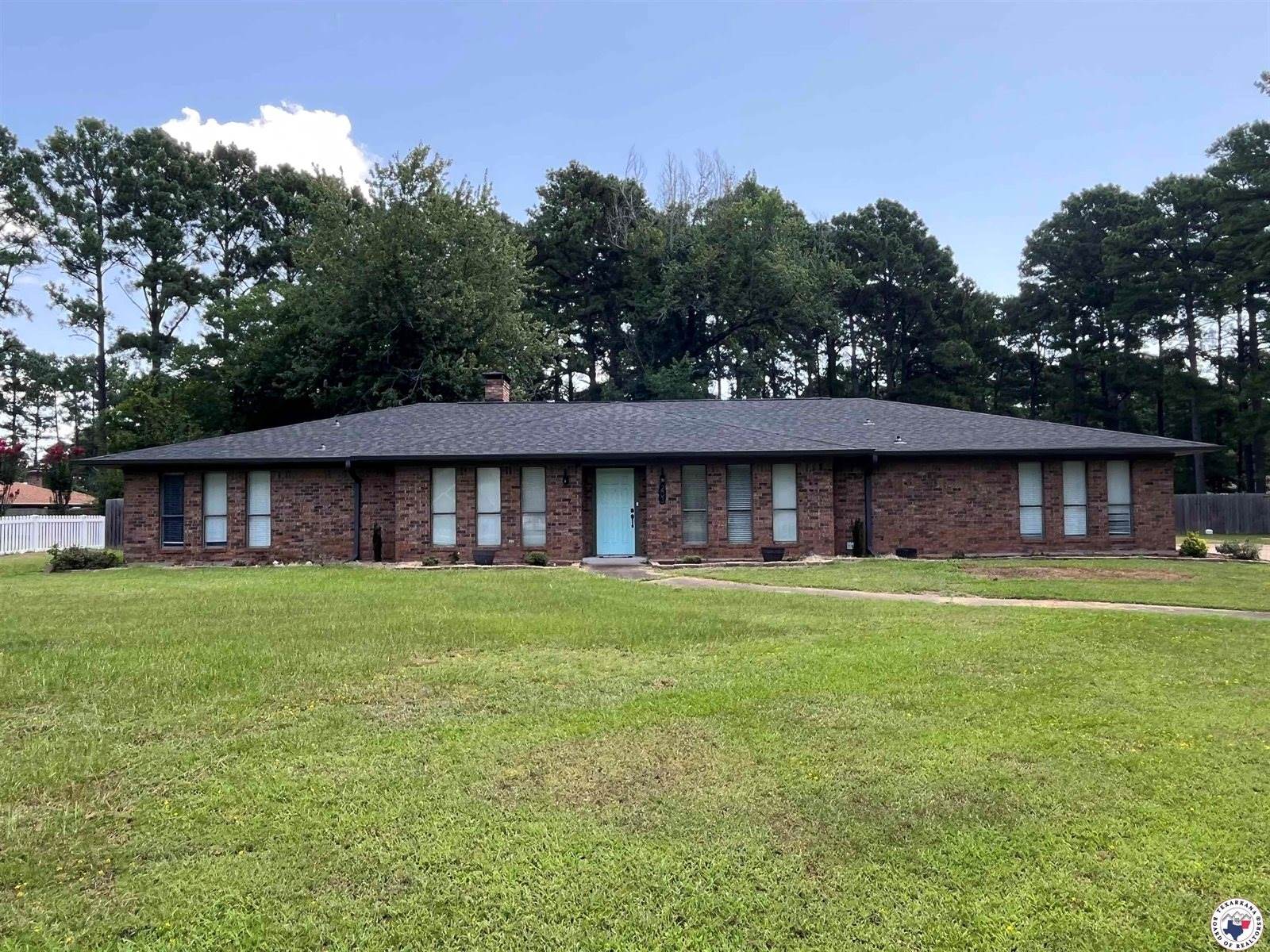 203 Woodland Lake Dr, Atlanta, TX 75551