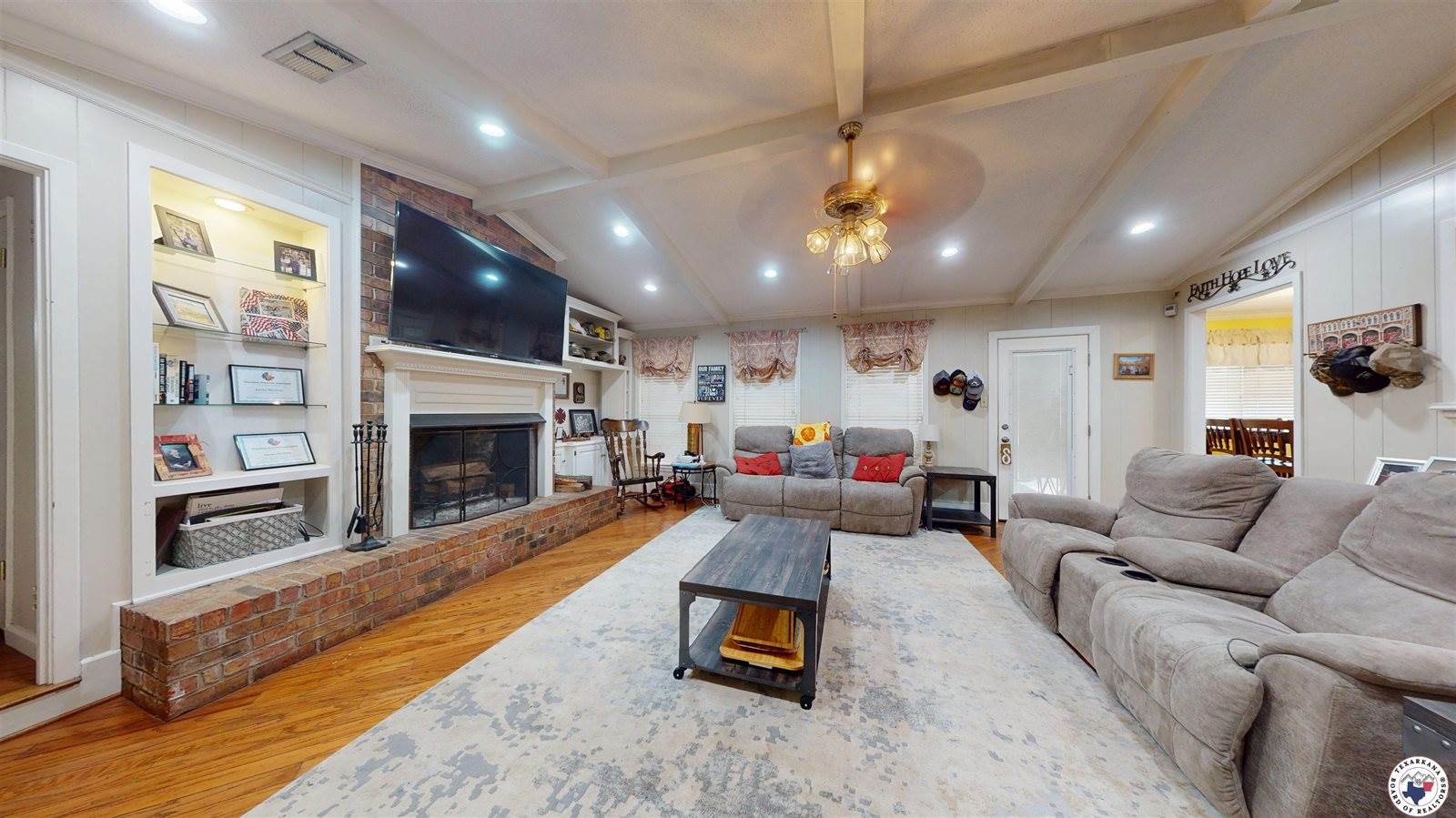 203 Woodland Lake Dr, Atlanta, TX 75551