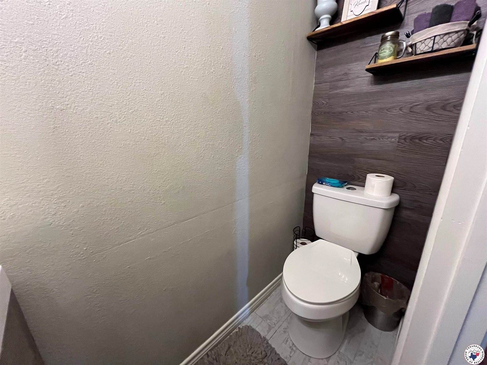 203 Woodland Lake Dr, Atlanta, TX 75551