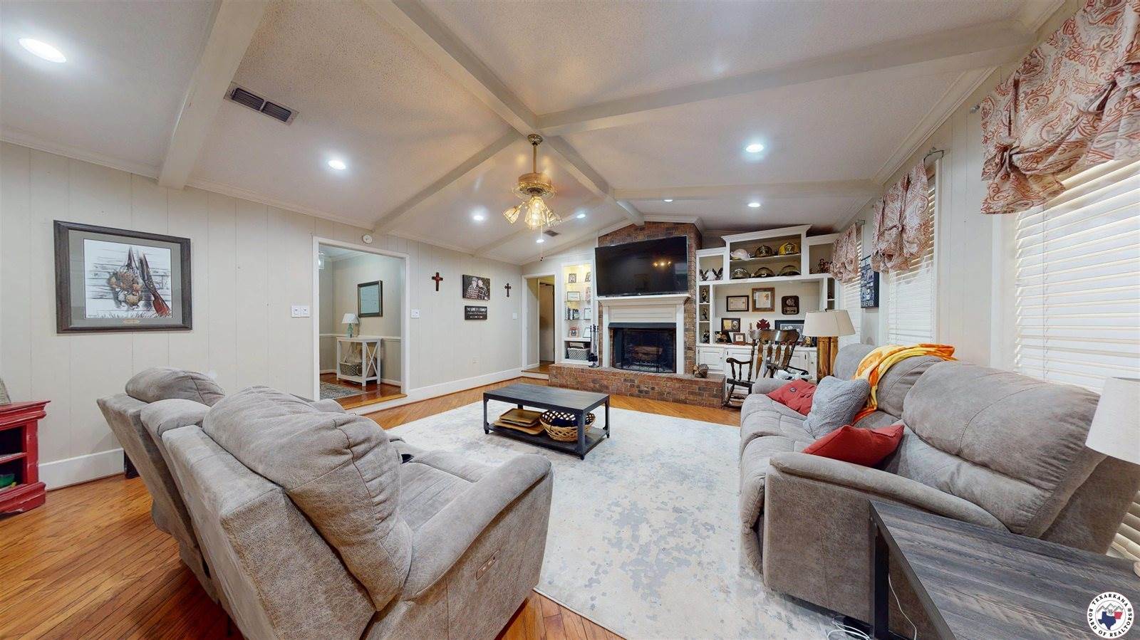 203 Woodland Lake Dr, Atlanta, TX 75551