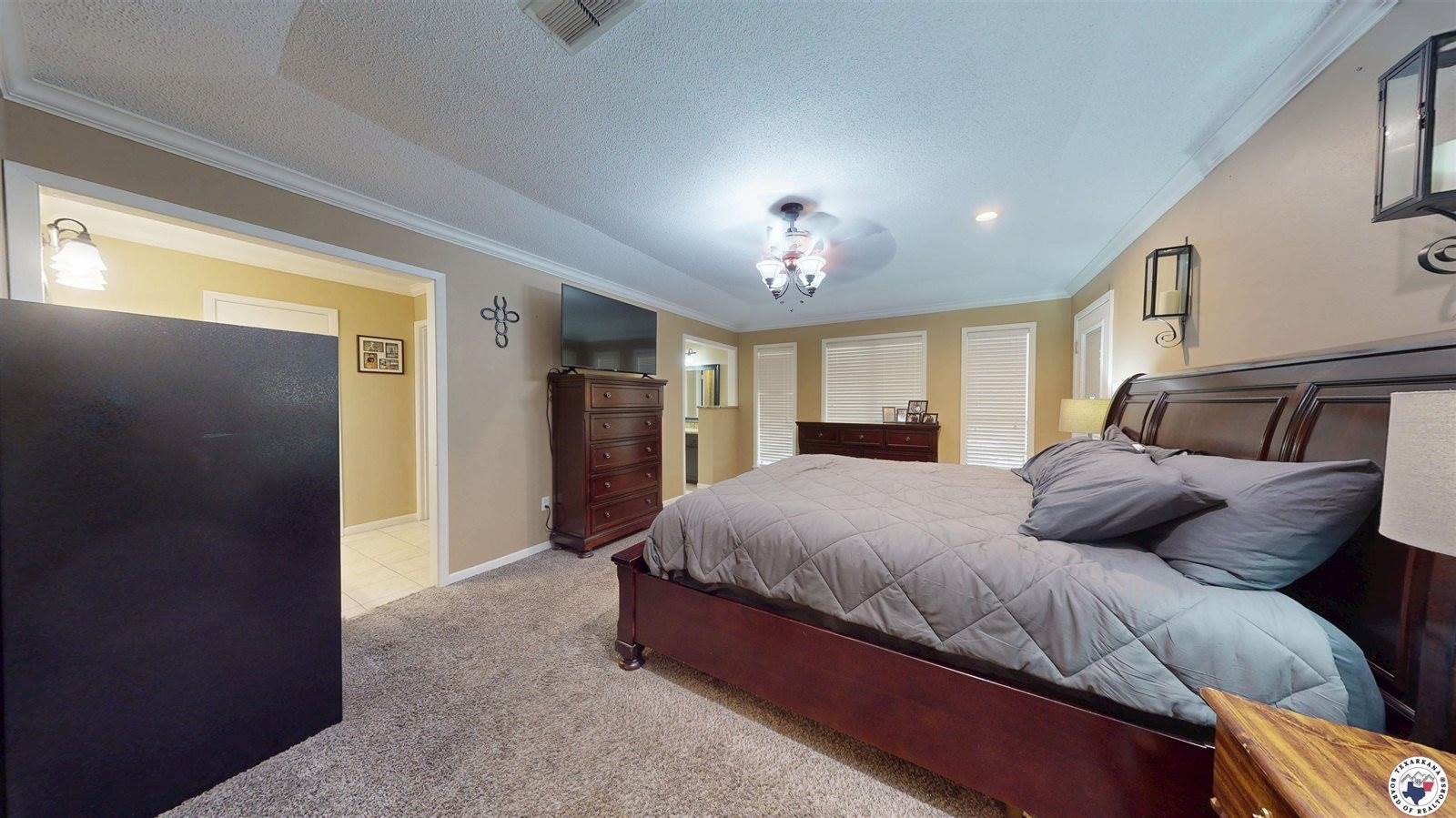 203 Woodland Lake Dr, Atlanta, TX 75551