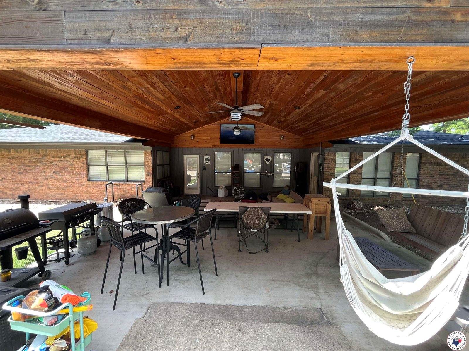 203 Woodland Lake Dr, Atlanta, TX 75551