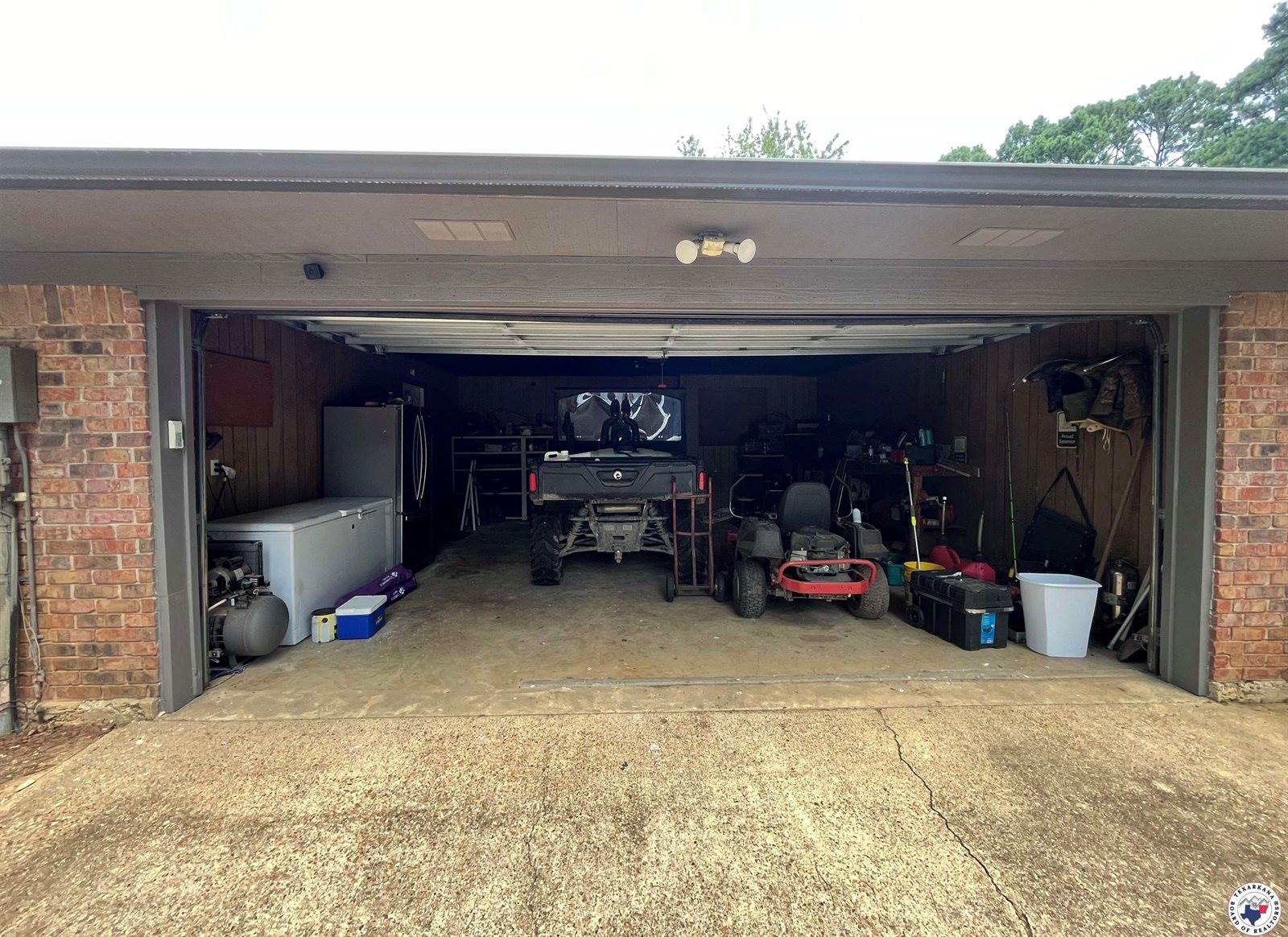 203 Woodland Lake Dr, Atlanta, TX 75551