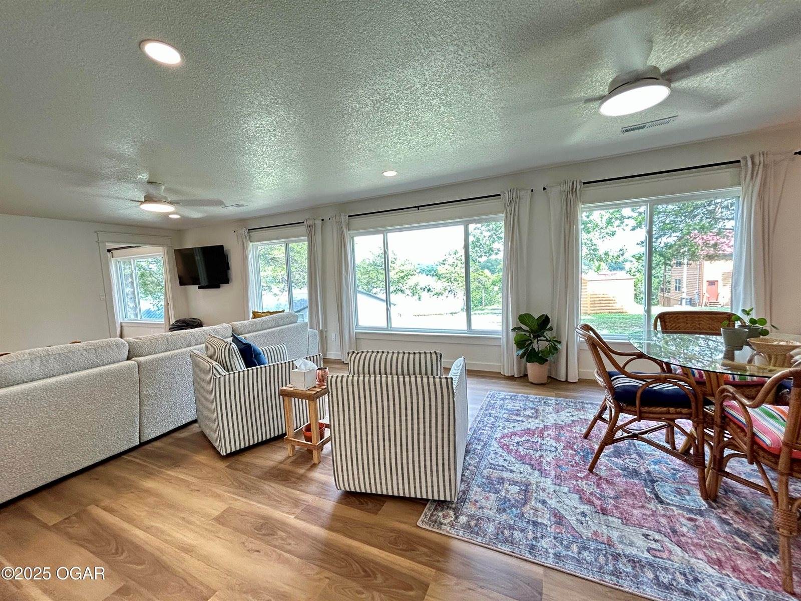 21935 Lake Rd M 12, Cassville, MO 65625