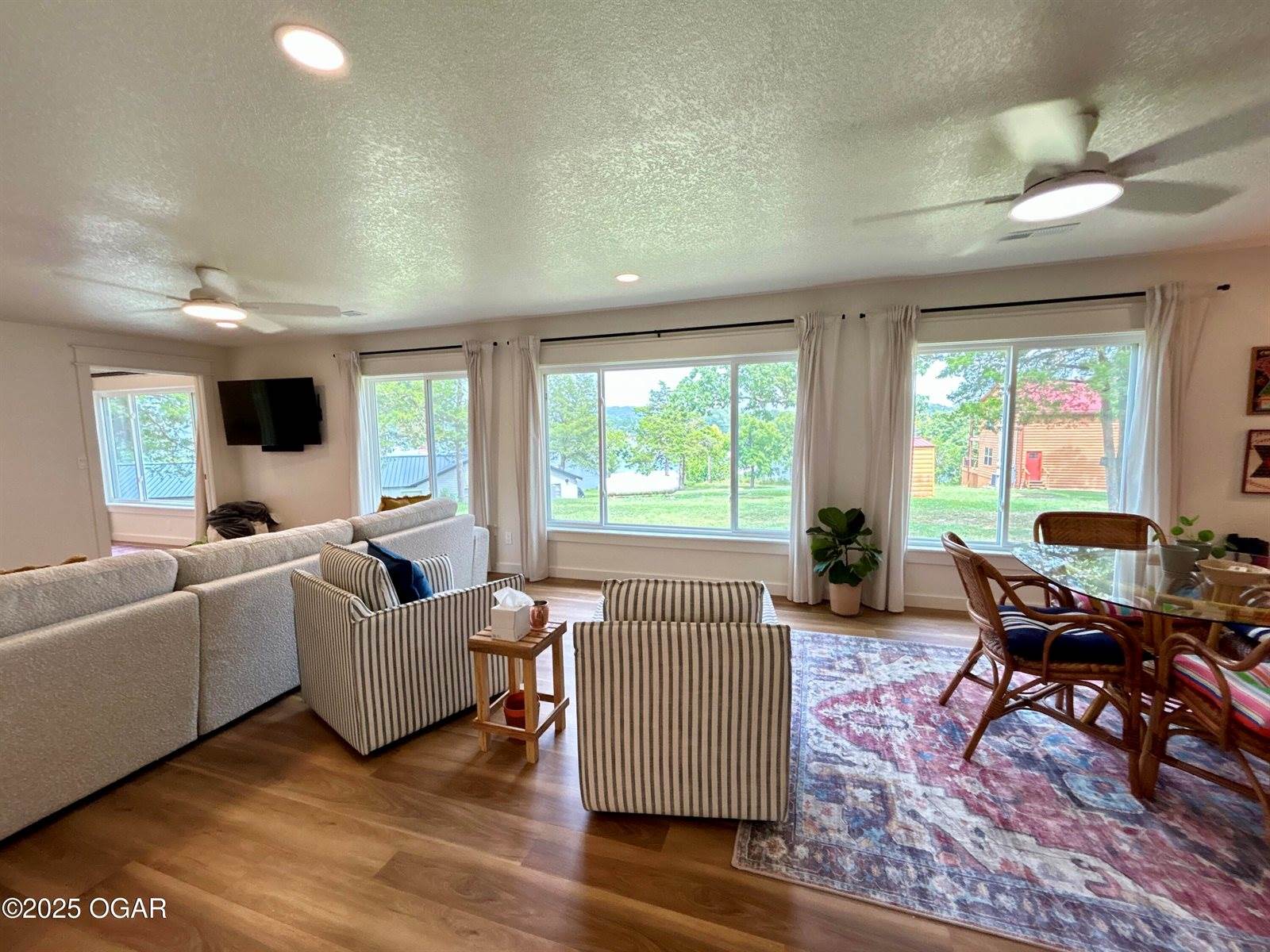 21935 Lake Rd M 12, Cassville, MO 65625