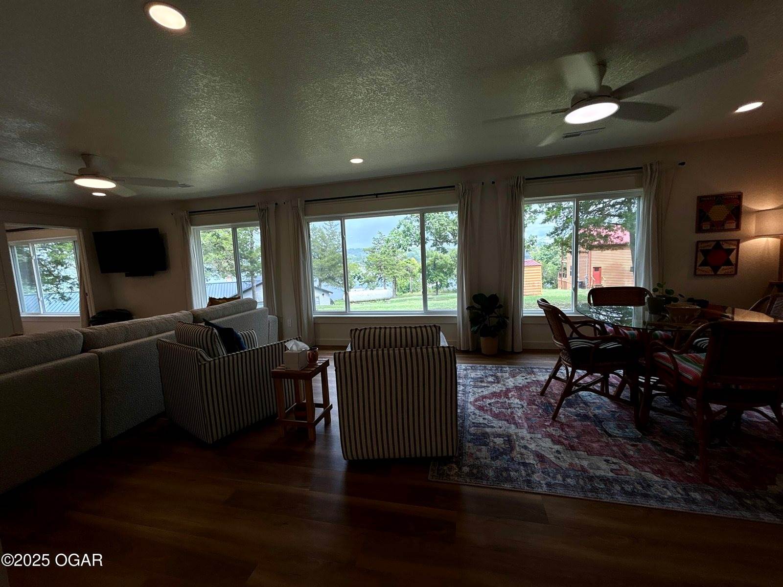 21935 Lake Rd M 12, Cassville, MO 65625