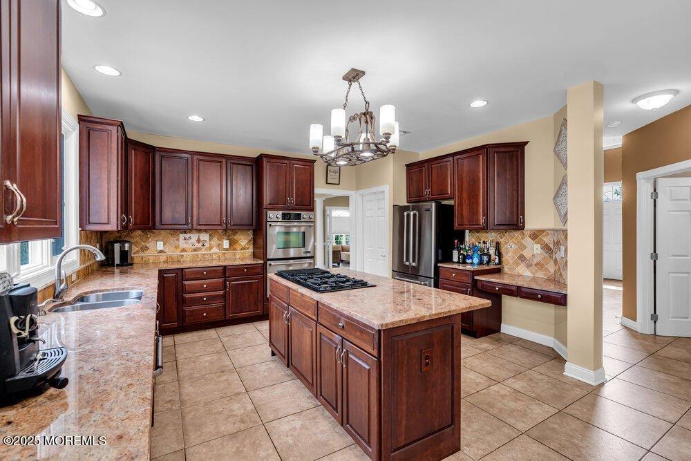 2 Elkridge Way, Manalapan, NJ 07726