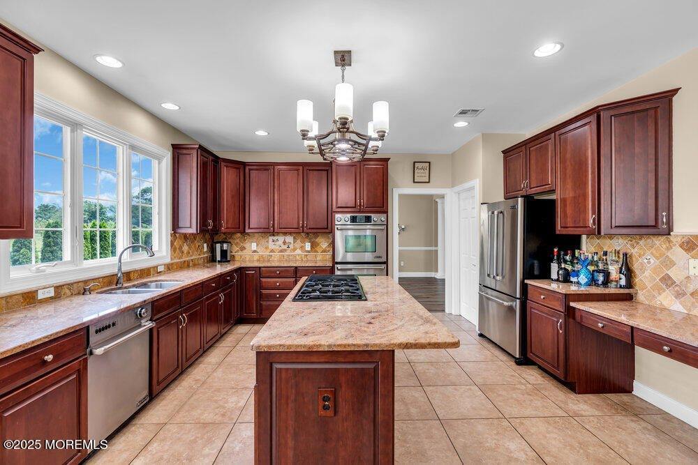 2 Elkridge Way, Manalapan, NJ 07726