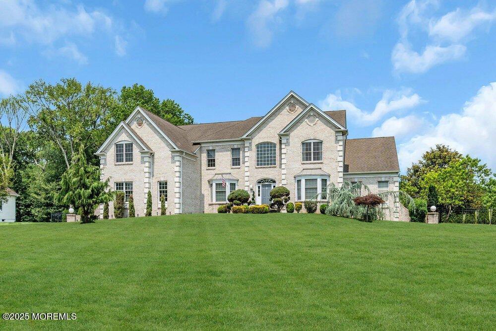 2 Elkridge Way, Manalapan, NJ 07726