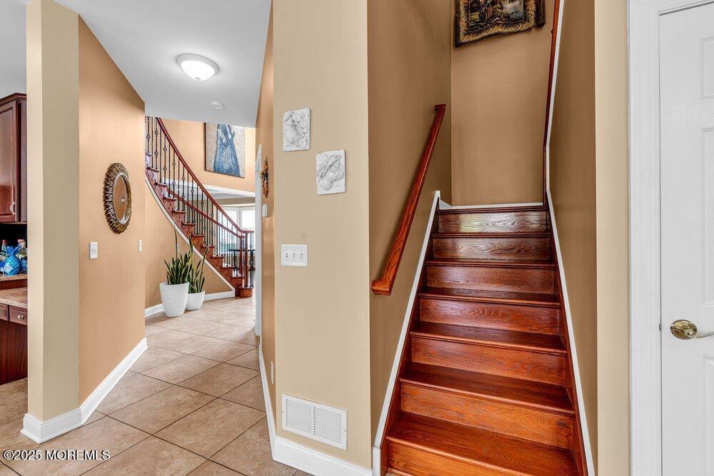 2 Elkridge Way, Manalapan, NJ 07726