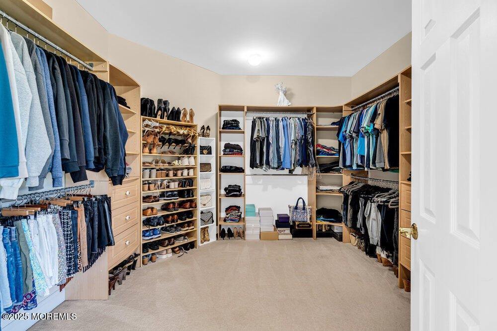 2 Elkridge Way, Manalapan, NJ 07726