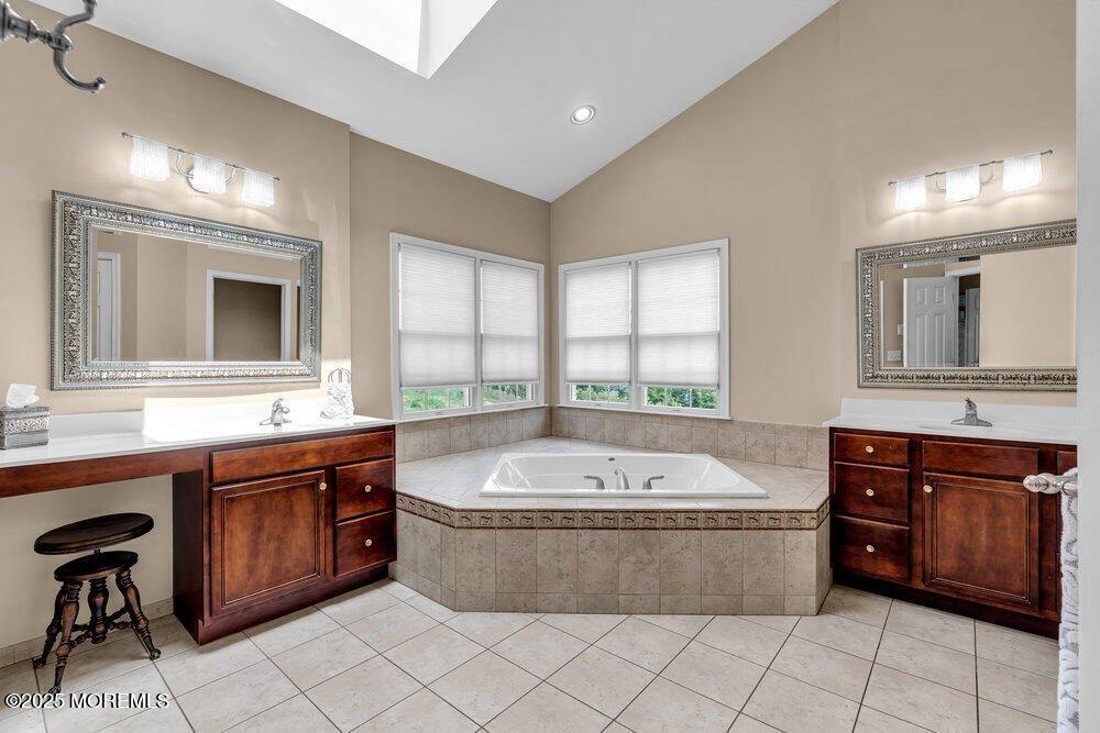 2 Elkridge Way, Manalapan, NJ 07726